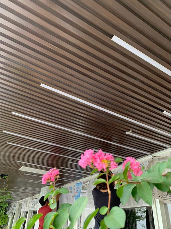 Thi công trần gỗ nhựa ngoài trời tại Kiến An- Hải Phòng